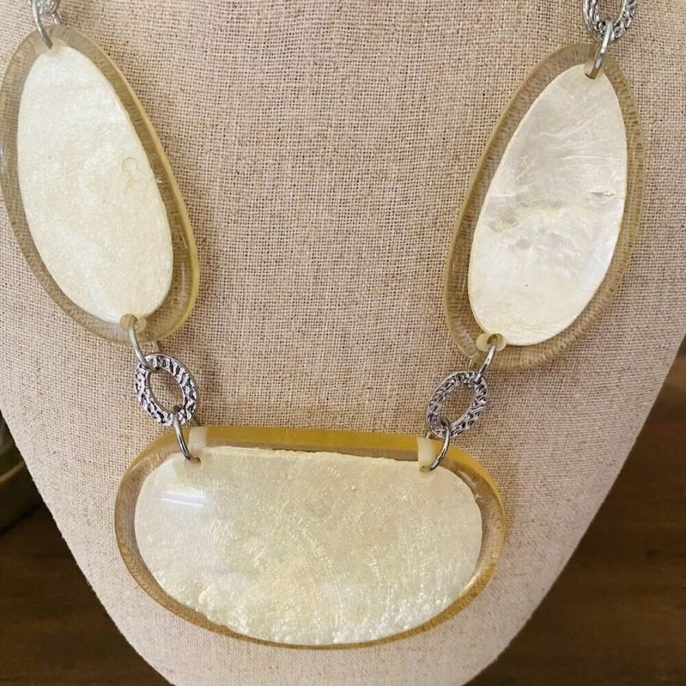 Myrna Lee Chang Lucite Discs Pearls Statement Necklace Vintage - Picture 6 of 6